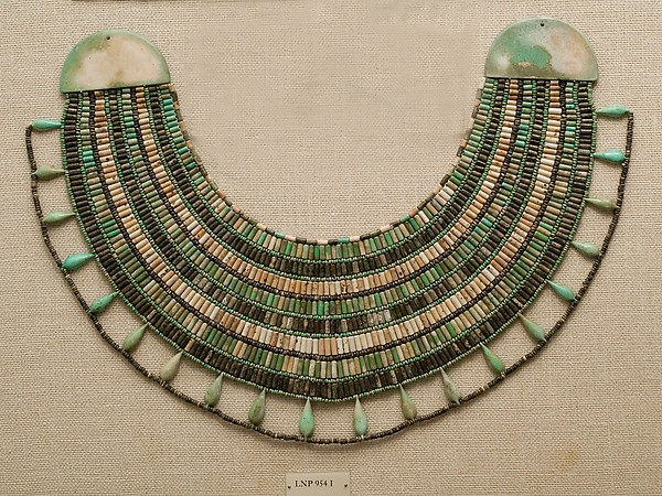 Broad collar