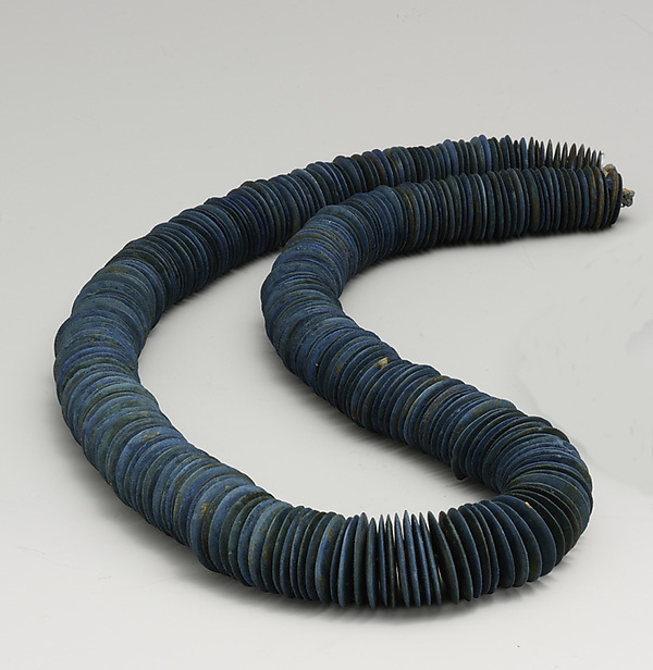 String of lentoid beads