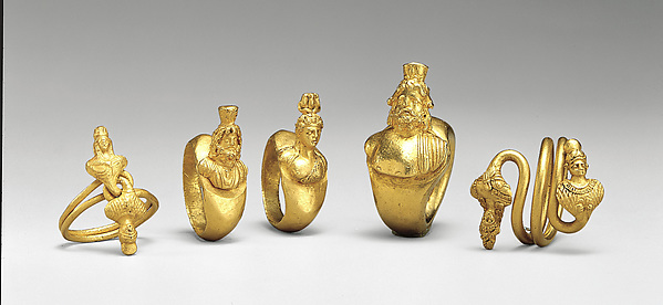 Ring with bezel in the form of a bust of Harpokrates or Dionysus