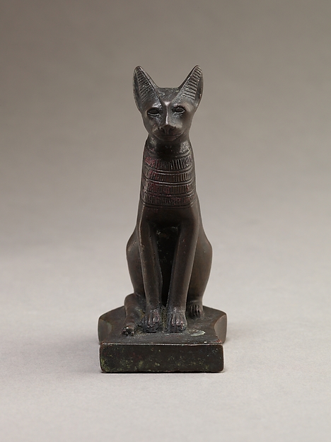 Statuette of a cat