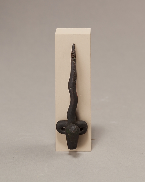 Uraeus headdress attachment
