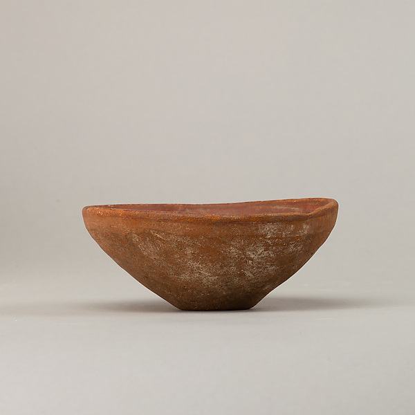 Shallow bowl with vertical rim