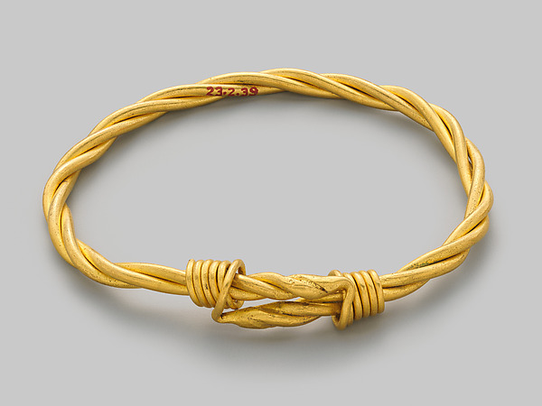 Bracelet with sliding clasp