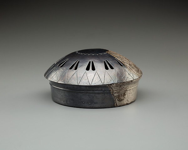 Incense burner with its chain