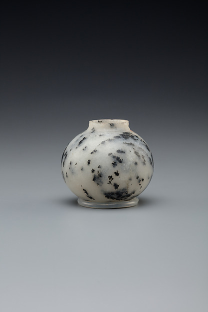Miniature "nw" pot