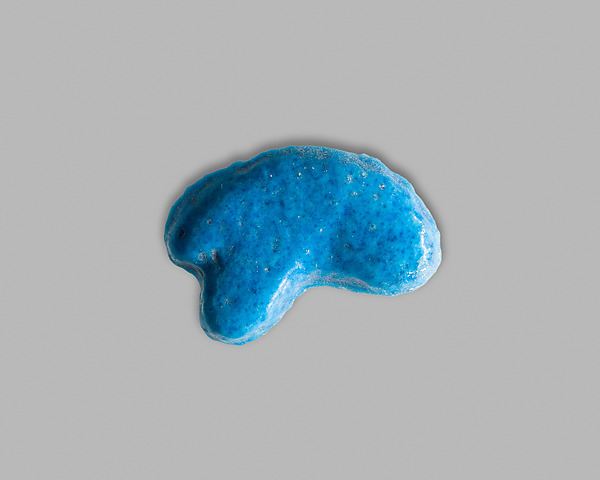 Ribs-Shaped Plaque