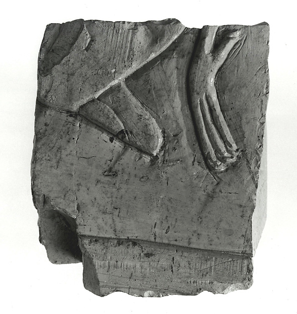 Raised relief fragment with a hieroglyph by an unrecorded maker, The Metropolitan Museum of Art