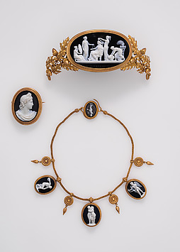 parure set of necklace and 