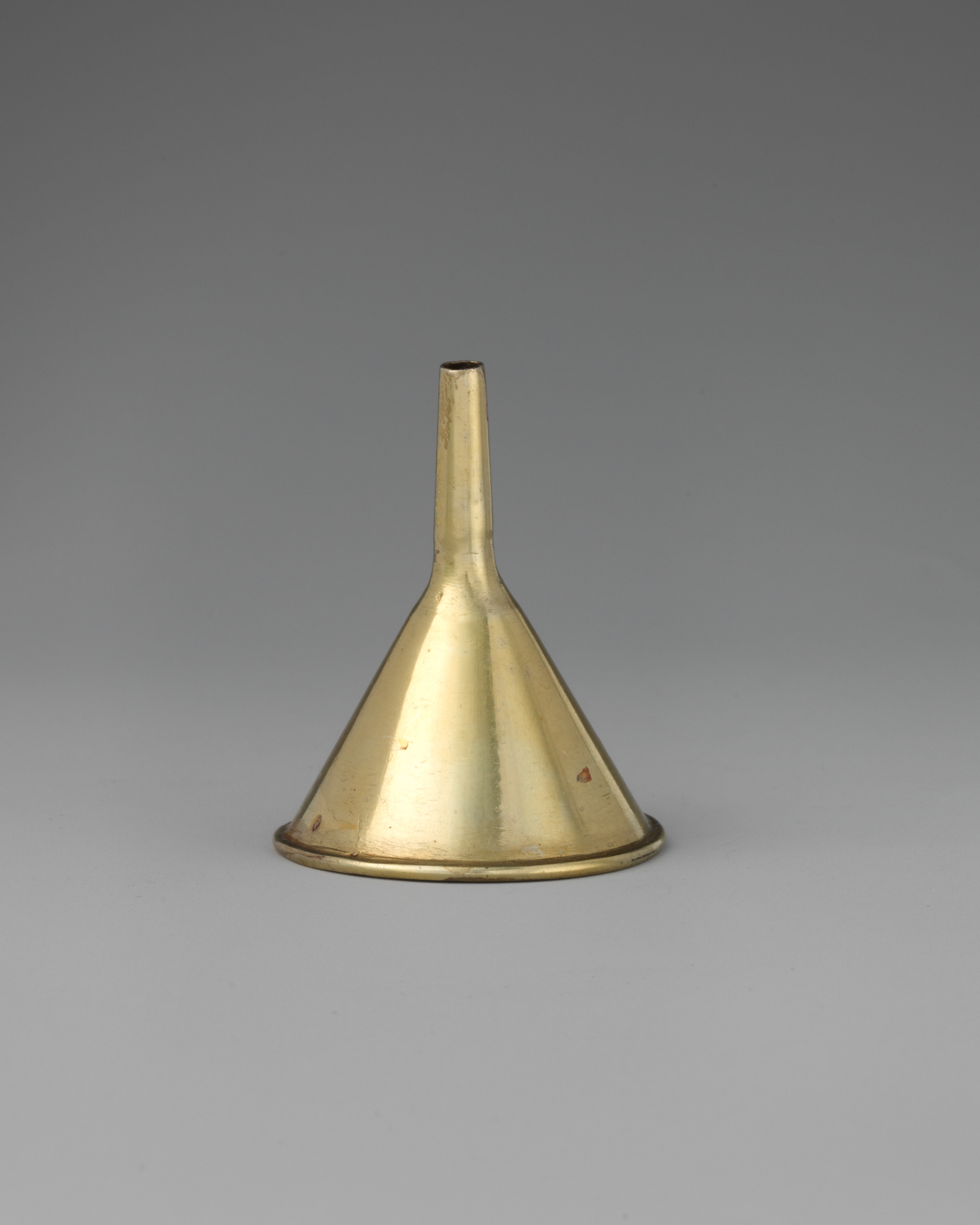 Miniature funnel, French