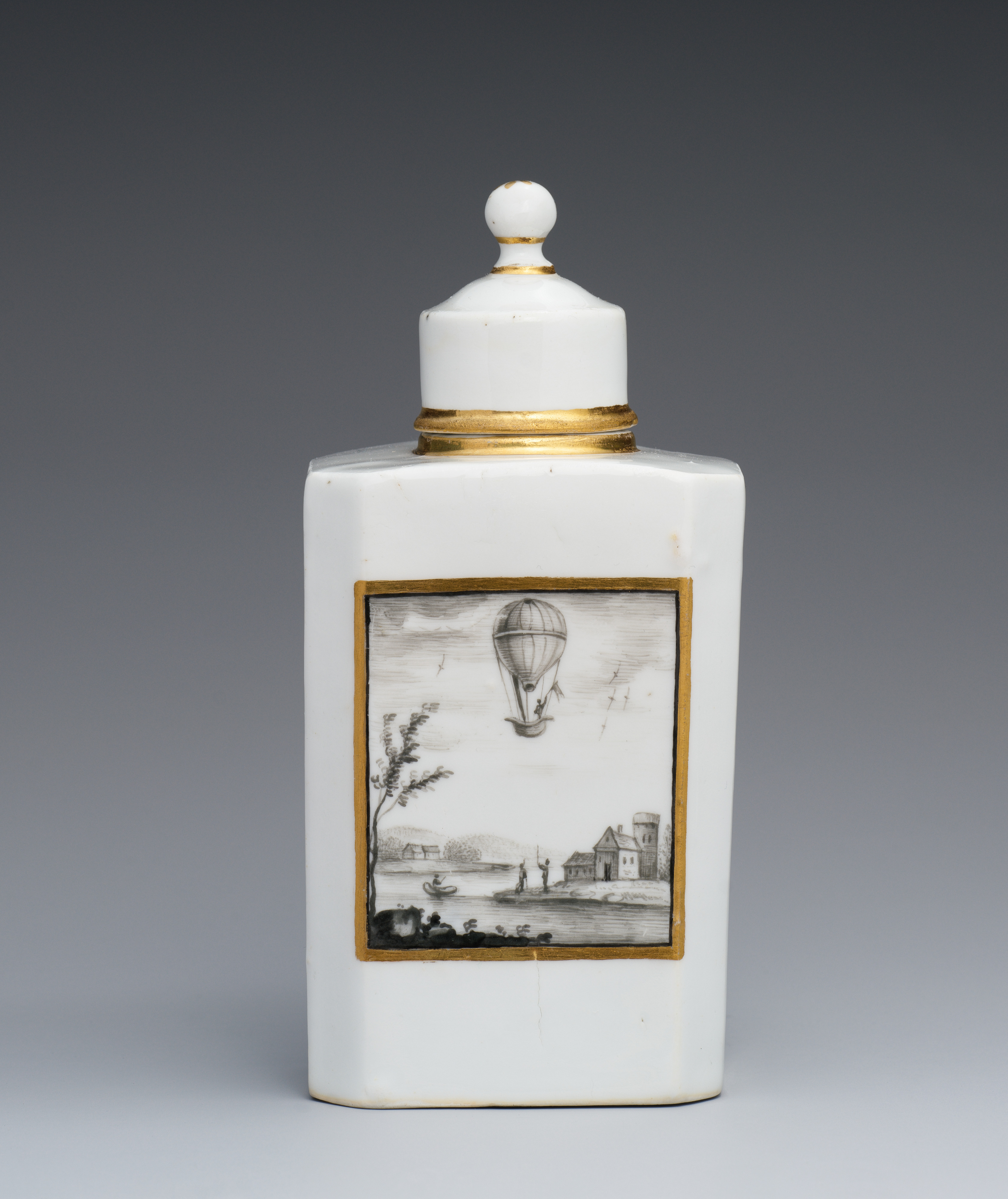 Tea caddy with cover