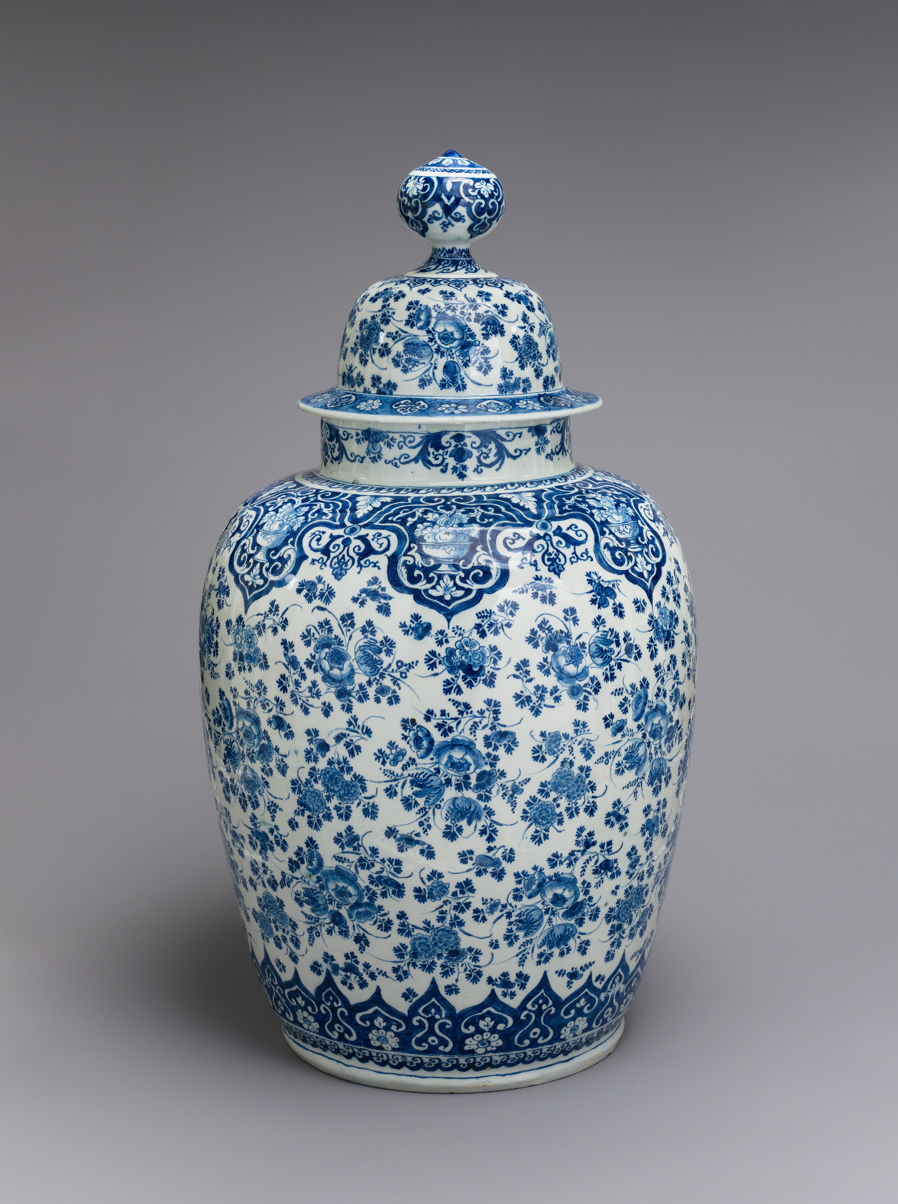 Lambertus van Eenhoorn - Vase with cover (part of a garniture
