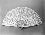 Fan, Lace, mother-of-pearl, gilt, French