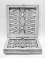 Draughtsmen (30) and box-board for checkers, backgammon and nine-men's morris, Leather, gold (?), Spanish