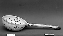 Sugar spoon, Mennecy, Soft-paste porcelain, French, Mennecy
