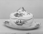 Sauce tureen, Levavasseur  French, Faience (tin-glazed earthenware), French, Lunéville