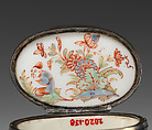 Snuffbox in the form of an armadillo, Saint-Cloud factory (French, mid-1690s–1766), Soft-paste porcelain with enamel decoration; silver mounts, French, Saint-Cloud