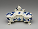 Spice box with cover (Poivrière), Saint-Cloud factory (French, mid-1690s–1766), Soft-paste porcelain, French, Saint-Cloud