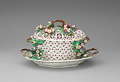 Dessert basket with cover, Worcester factory (British, 1751–2008), Soft-paste porcelain, British, Worcester