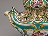 Potpourri vase (pot-pourri gondole), Sèvres Manufactory (French, 1740–present), Soft-paste porcelain decorated in polychrome enamels, gold, French, Sèvres