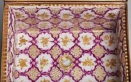 Snuffbox, Nymphenburg Porcelain Manufactory (German, 1747–present), Hard-paste porcelain; gold, German, Nymphenburg