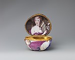 Snuffbox, Capodimonte Porcelain Manufactory (Italian, 1740/43–1759), Soft-paste porcelain decorated in polychrome enamels; gold mounts, Italian, Naples