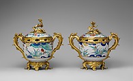 Potpourri bowl with cover (one of a pair), Hard-paste porcelain, gilt-bronze mounts, Japanese with French mounts