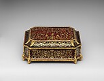Toilet casket, Wood veneered with marquetry of tortoiseshell and brass (première partie Boulle work), rosewood; gilt bronze, steel, French