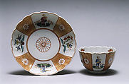 Teabowl and saucer, Hard-paste porcelain, Chinese, for British market