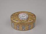Snuffbox with grisaille decoration of Cupid and Venus, Jean-Baptiste Carnay (master 1764, recorded 1793), Gold, enamel, French, Paris