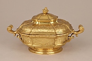 Toilet box with cover, Johann Ludwig II Biller  German, Gold, British, Birmingham, after German original