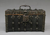 Coffer with key, Iron, leather, oak, French