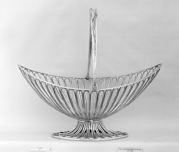 Cake basket