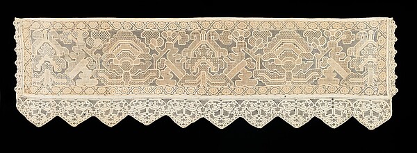 Bed curtain border