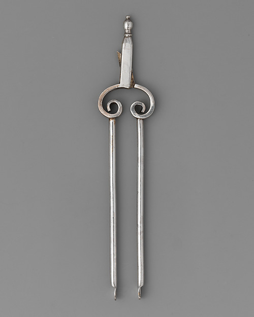 Miniature tongs (part of a set)