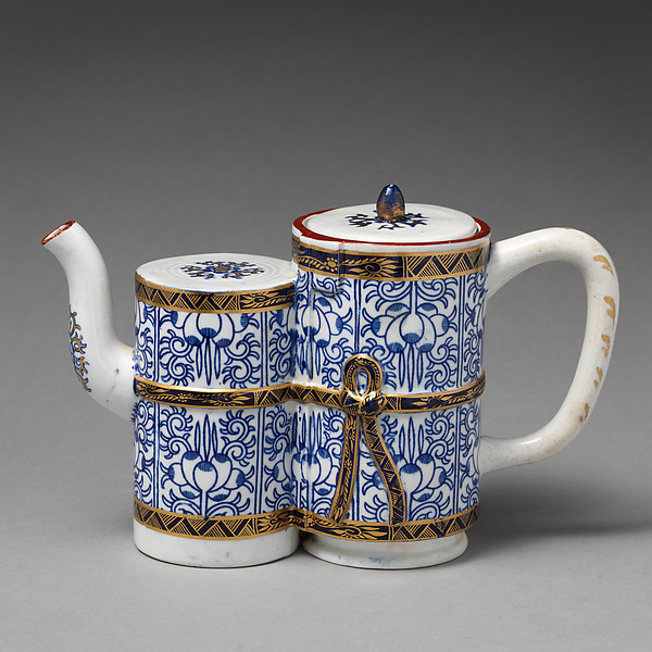 Teapot with double bamboo body