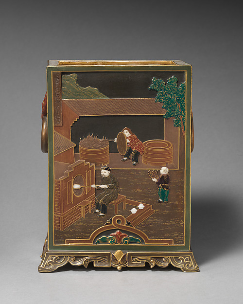 Rectangular vase with porcelain-making scenes ("the oven for burning clay" and "the painting of the wares")
