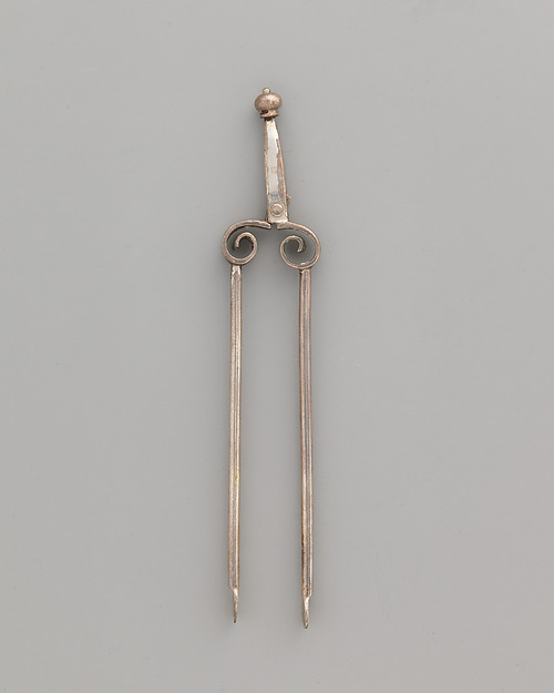 Miniature tongs