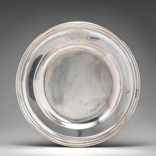Dinner plate with English arms (one of a group of four)