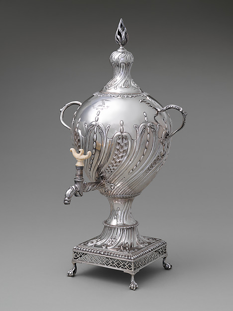 Hot water urn