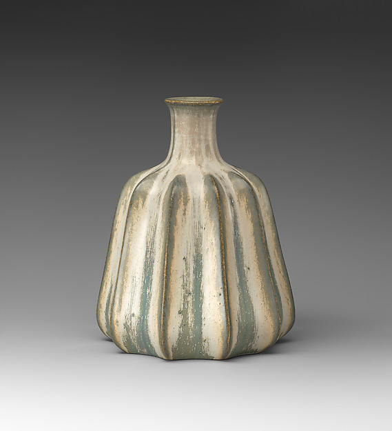 Ribbed vase