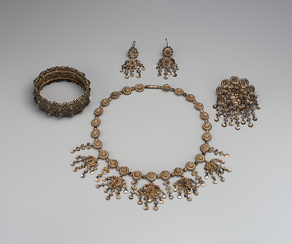 16-piece parure