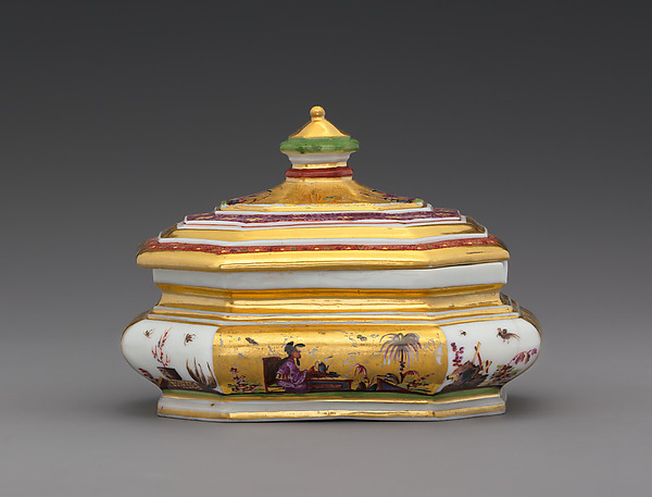 Sugar box with cover (part of a service)
