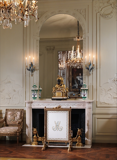 Chimneypiece