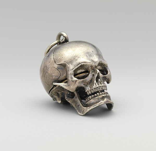 Watch in the form of a human skull