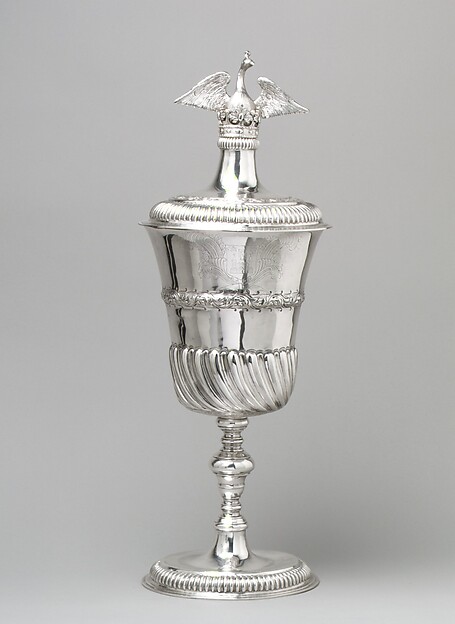 Standing cup with cover