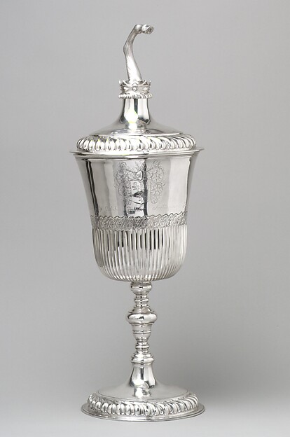 Standing cup with cover