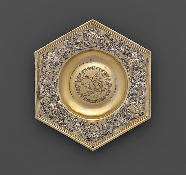 Hexagonal dish