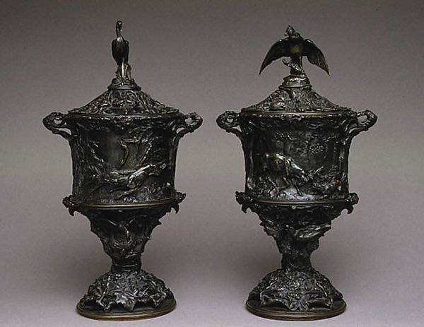 Pair of urns with covers with hunting scenes