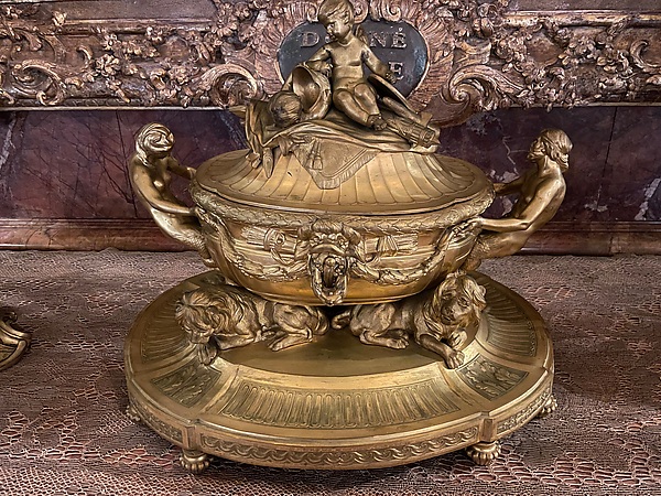 Tureen with cover