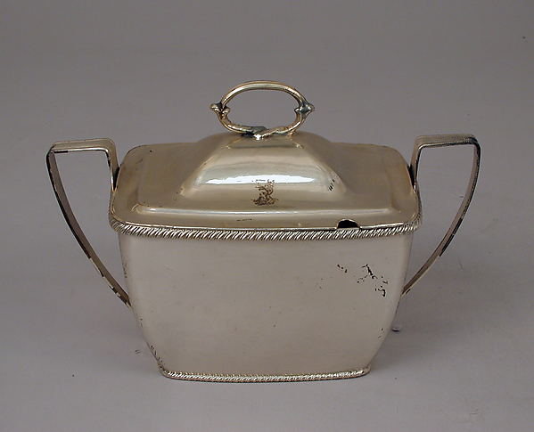 Sauce tureen